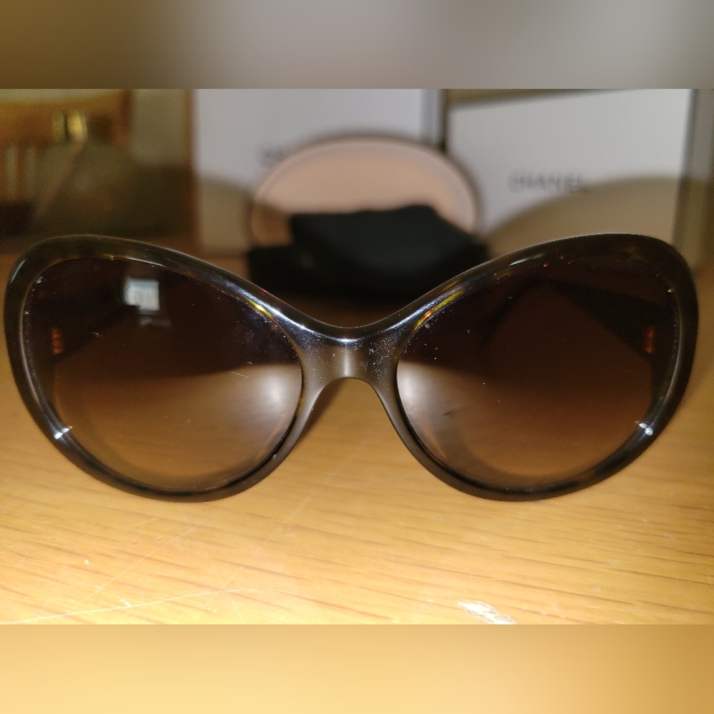 CHANEL Oversized Sunglasses in Brown with Case, Box, and Shopping Bag - Picture 3 of 14